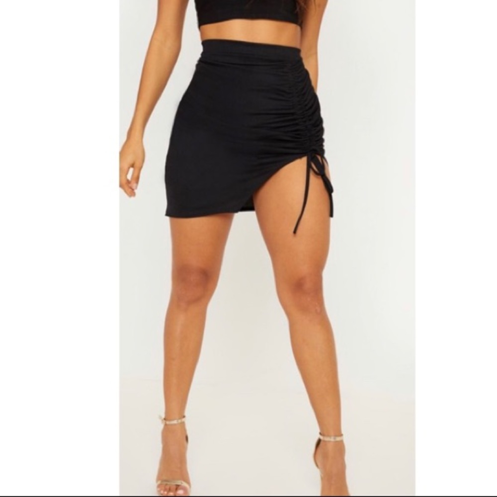 Black Ruched Detail Midi SkirtGet
